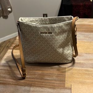 Michael Kors jet set travel large logo messenger, vanilla